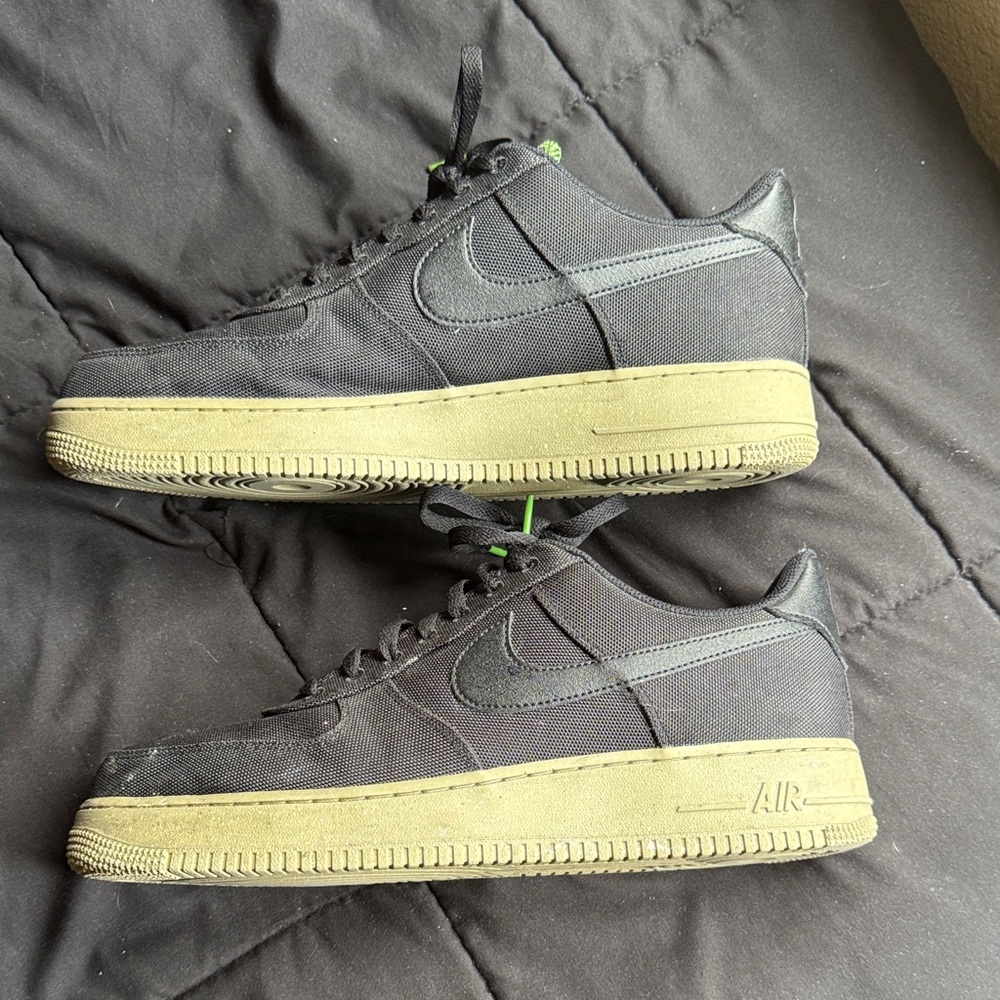 Nike airforce Men's Black and Tan Sneakers